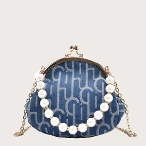 Faux pearl hands kiss bag